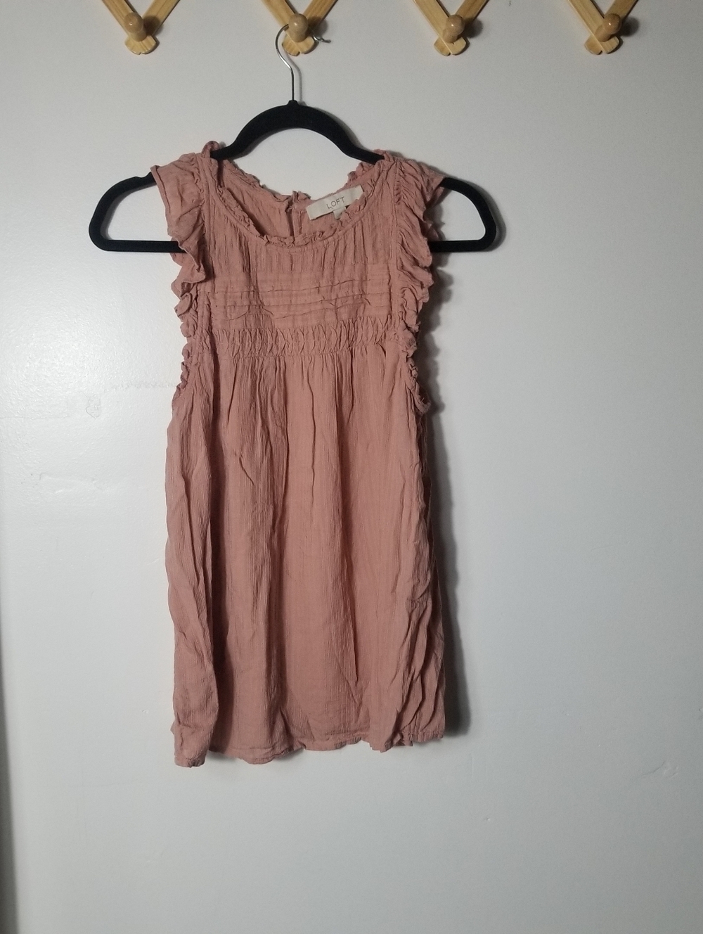 LOFT WOMEN'S MAUVE PINK RUFFLED SLEEVELESS TANK SIZE LARGE